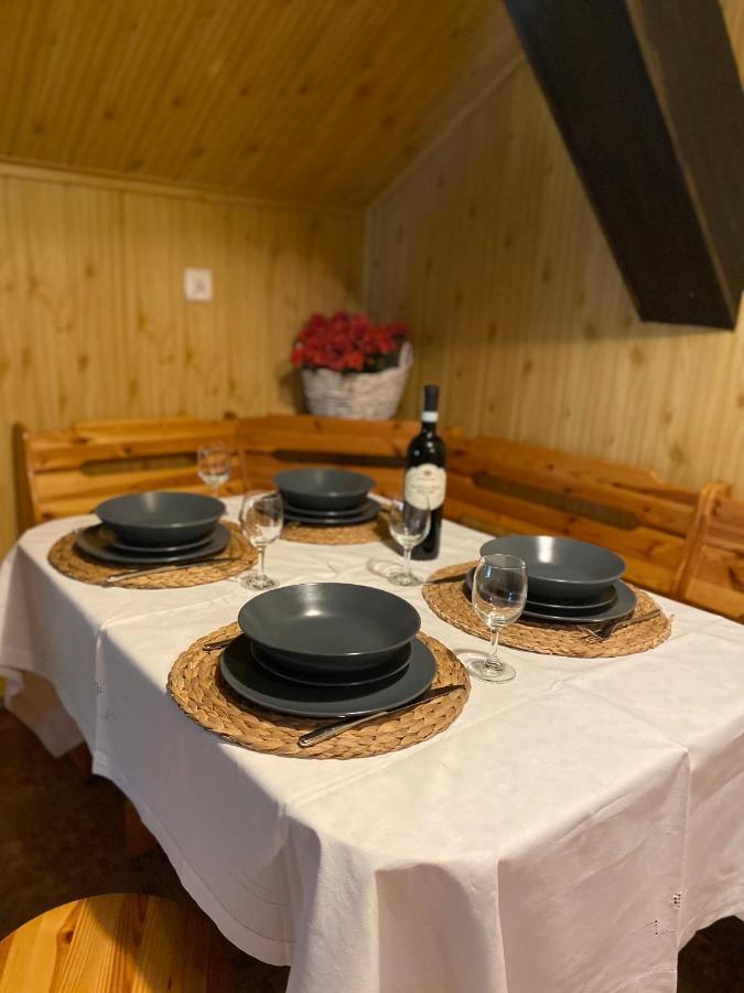 Apartament W Xix-Wiecznym Spichlerzu Nad Jeziorem Z Dostepem Do Parku I Widokiem Na Dworek Modrzewiowy Z 1823 Roku Szteklin Exteriör bild