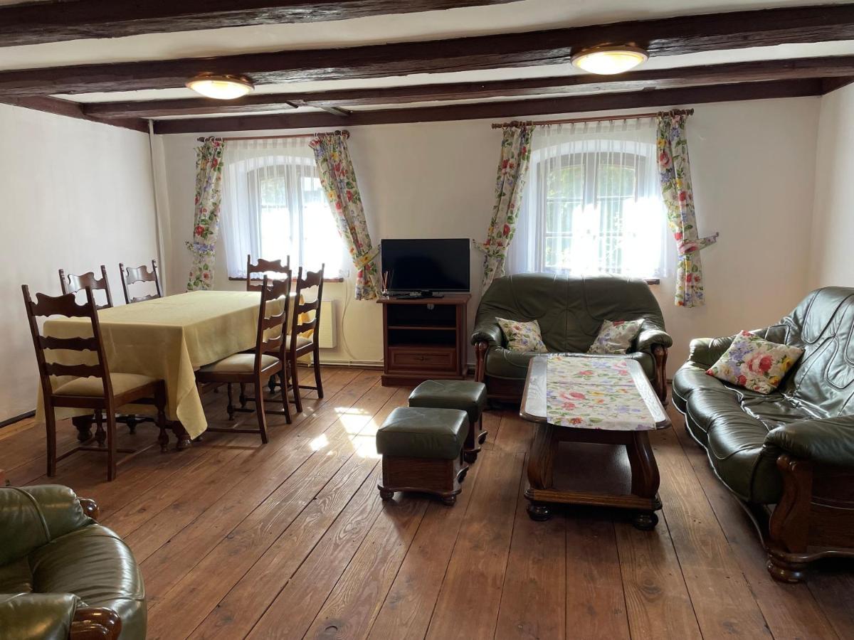 Apartament W Xix-Wiecznym Spichlerzu Nad Jeziorem Z Dostepem Do Parku I Widokiem Na Dworek Modrzewiowy Z 1823 Roku Szteklin Exteriör bild