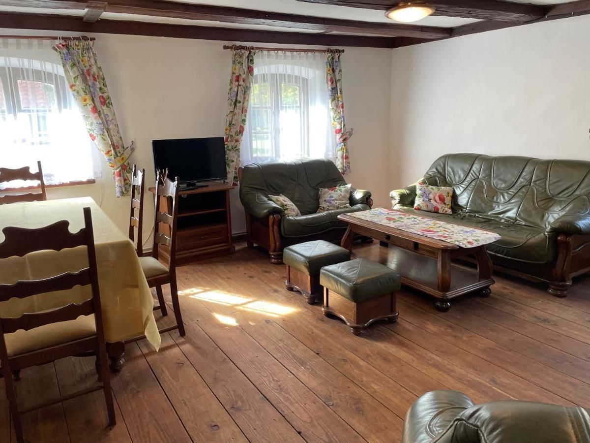 Apartament W Xix-Wiecznym Spichlerzu Nad Jeziorem Z Dostepem Do Parku I Widokiem Na Dworek Modrzewiowy Z 1823 Roku Szteklin Exteriör bild