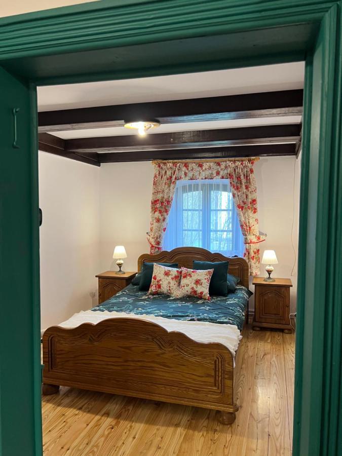 Apartament W Xix-Wiecznym Spichlerzu Nad Jeziorem Z Dostepem Do Parku I Widokiem Na Dworek Modrzewiowy Z 1823 Roku Szteklin Exteriör bild