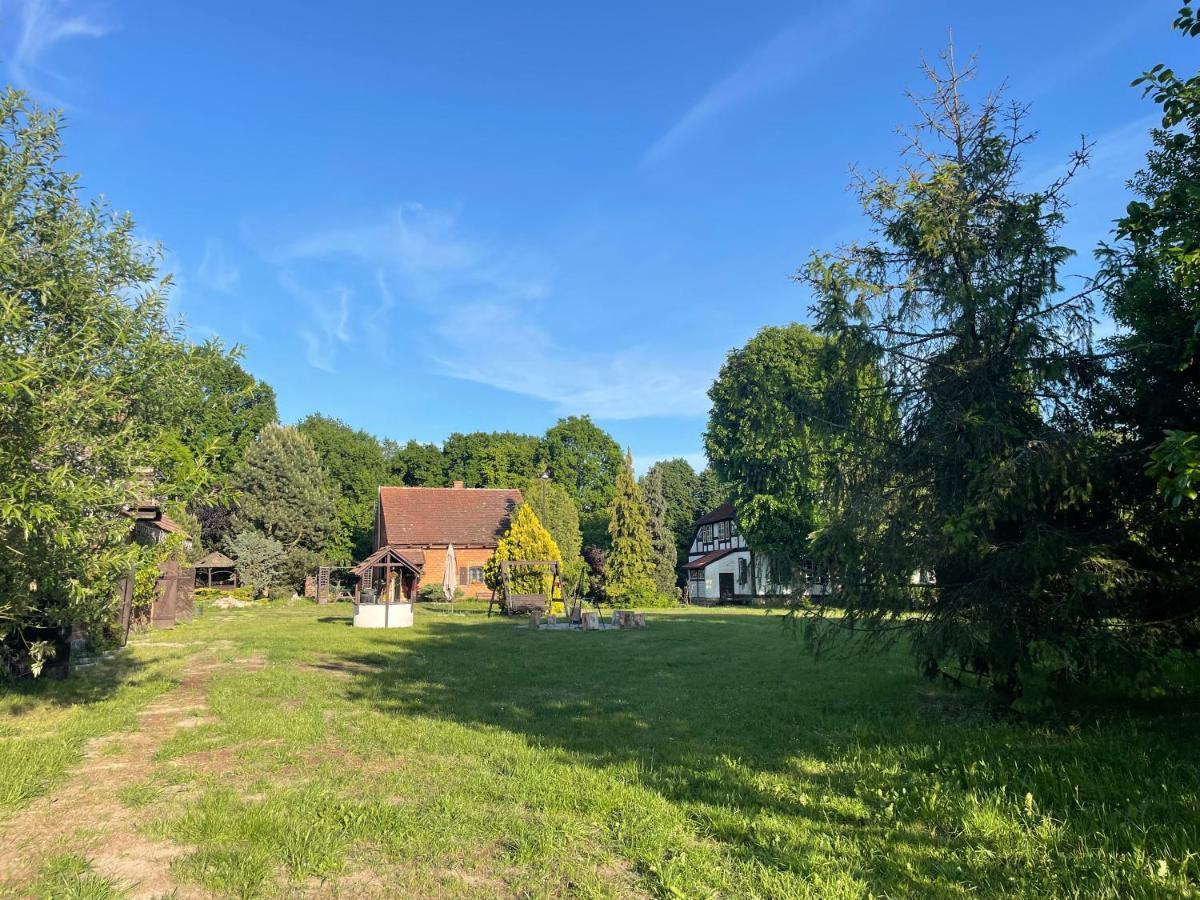 Apartament W Xix-Wiecznym Spichlerzu Nad Jeziorem Z Dostepem Do Parku I Widokiem Na Dworek Modrzewiowy Z 1823 Roku Szteklin Exteriör bild