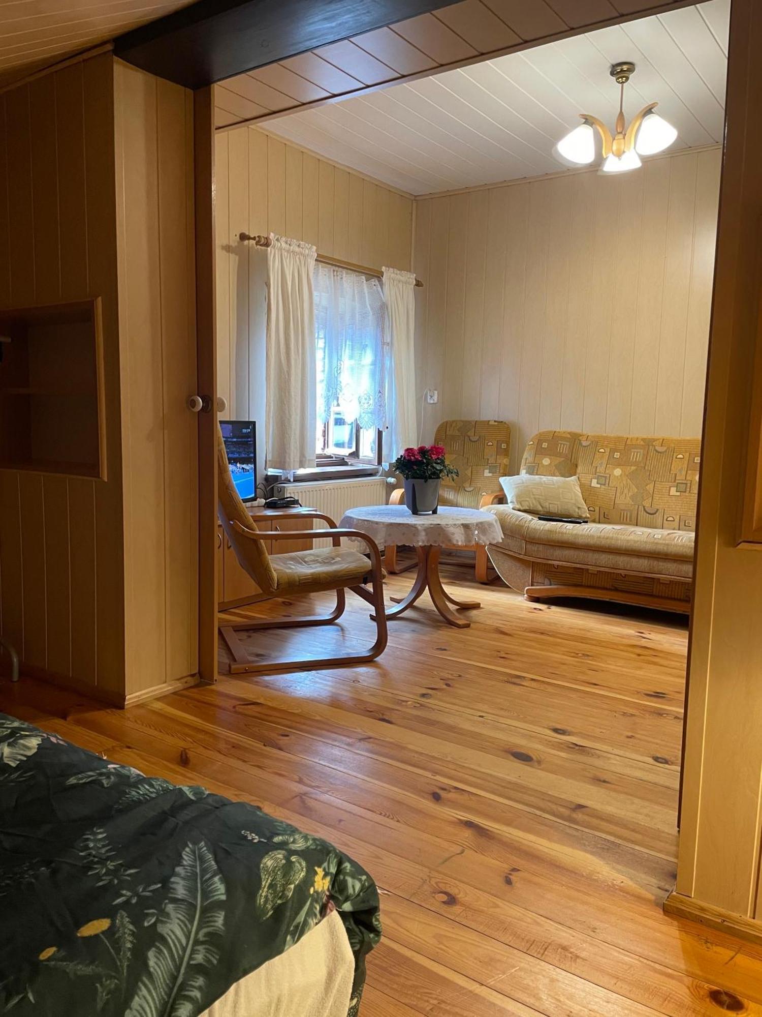 Apartament W Xix-Wiecznym Spichlerzu Nad Jeziorem Z Dostepem Do Parku I Widokiem Na Dworek Modrzewiowy Z 1823 Roku Szteklin Exteriör bild